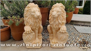 Statuetă leu mic cu blazon, galben patinat, model S2.