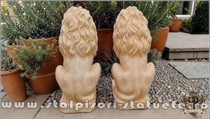 Statuetă leu mic cu blazon, galben patinat, model S2. - imagine 4