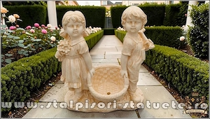 Statuetă copii cu coșuleț, galben antichizat, model J2.