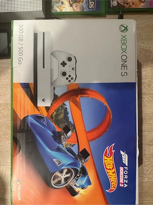 Xbox One S 500gb+kinect+hard disk 2tb+15 jocuri+2 manete+stație de încarcare wireless