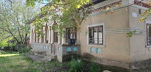 Vand casa 4 camere cu curte 2000 mp. Valea Stanciului