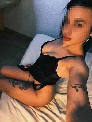 Deeia 20 de ani  sânii marii pozele nu sunt false vino sa te convingi  - imagine 3