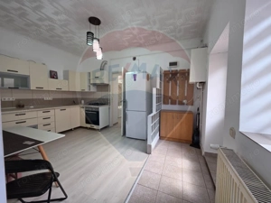 Apartament cu 3 camere de vânzare în zona Central - imagine 2