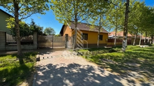 Casă complet mobilată, cu curte și garaj, în Sânnicolau Mare