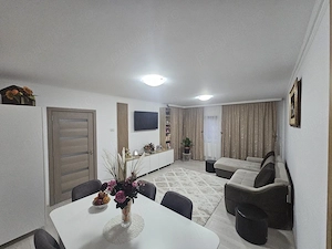 proprietar vand apartament et.1 ostroveni anl centrala