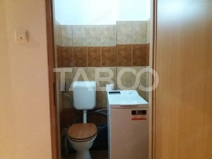 Apartament decomandat 3 camere  2 bai etaj 3 balcon zona buna Cisnadie - imagine 12