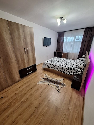 Închiriez apartament spațios Calea Moldovei,lângă Hotel Diana,parter,parcare inclusă - imagine 2