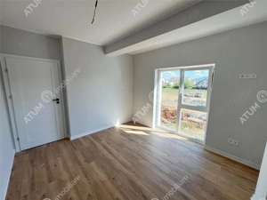 Apartament la cheie cu 3 camere si balcon zona Pictor Brana Selimbar - imagine 2