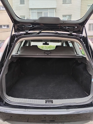Proprietar vand Ford Focus 2 hatchback Combilimousine