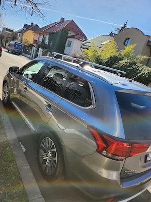 Vând mitsubishi outlander 2.2 diesel,7 locuri  - imagine 2