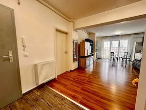 Apartament cu 3 camere de inchiriat - zona Coresi