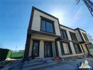 Duplex 8 camere cu doua intrari separate curte comuna Navodari - imagine 2