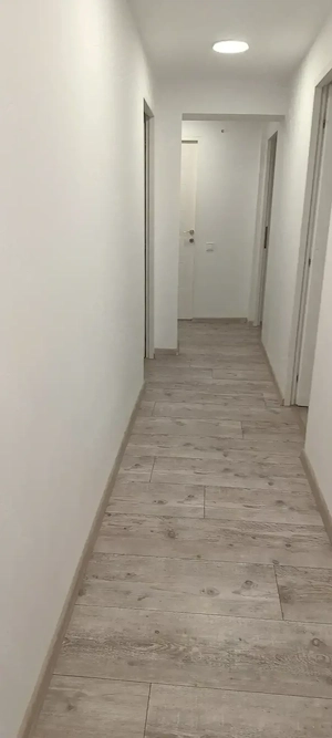 Casa de vânzare la 500 m de Spitalul Judetean  - imagine 7