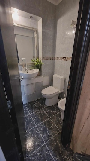 Închiriez apartament cu 3 camere decomandate in craiovita zona big materna parter  - imagine 3