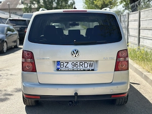 Volkswagen Touran 2010   High-Line   Trapa   Bi-Xenon   2.0 TDI  - imagine 4