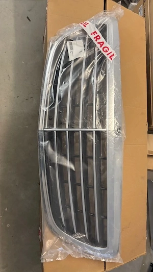 Grila neagra radiator mercedes