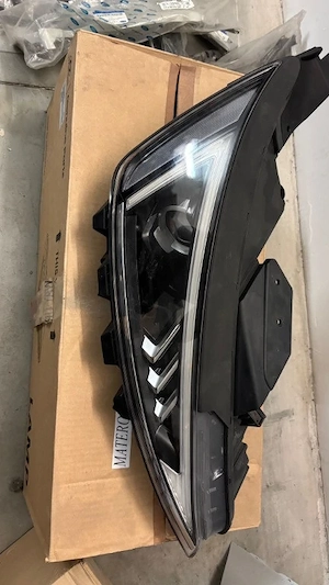 Far dreapta complet hyundai elantra vi - imagine 3