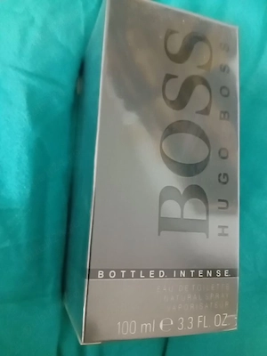 de vânzare un parfum Hugo boss de bărbați 