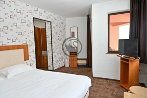 Pensiune la cheie de vanzare | 10 camere | Sacele, Brasov - imagine 12