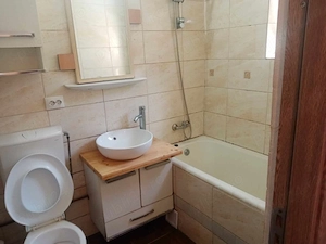 Inchiriem apartament 2 camere zona 1 Mai , centru , centrala proprie , mobilat - imagine 2