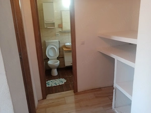 Inchiriem apartament 2 camere zona 1 Mai , centru , centrala proprie , mobilat - imagine 3