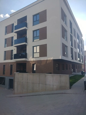 Închiriez apartament  sau spațiu pt Birou