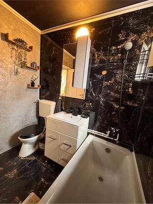 inchiriez apartament independentei 200ron  zi