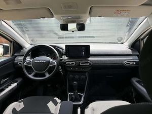 Dacia Logan benzina+GPL, proprietar de noua, 17.000 km, fab 09.2025 - imagine 9