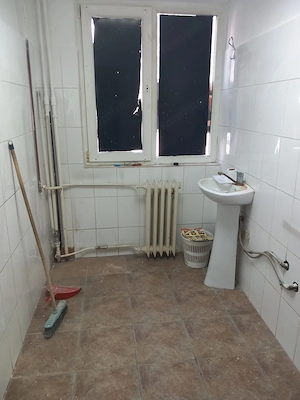 De vânzare spațiu SAD în zona Șagului, lângă Piața Doina situat la parterul unui bloc. - imagine 6