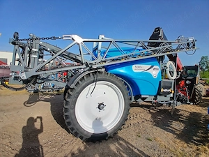 Erbicidator Masina de erbicidat MET 3000l cu lancii de 24m