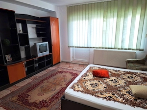 Garsonieră de închiriat   Târgoviște, str. Ciprian Porumbescu, etaj 1