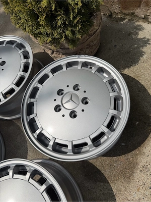 Jante RETRO, originale Mercedes Benz W124, R15, modelul GULLIDECKEL , în stare foarte buna. W126 - imagine 5