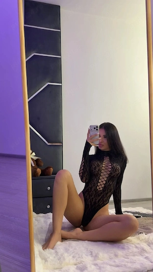 Ofer show web,sexting si poze raspund doar pe whatsapp
