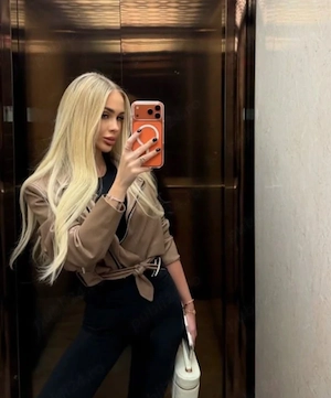 Buna azi am ajuns la voi in oras Transexuala reala - imagine 2