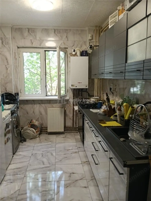 Apartament cu 3 camere-Bloc reabilitat-Teius-Stradal-Mobilat si utilat- - imagine 2