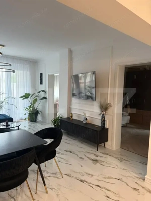 Apartament cu 3 camere lux, central si parcare inclusă.