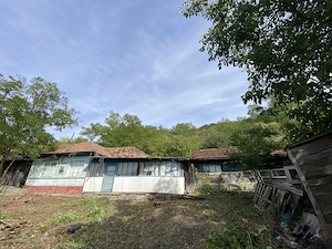 Casă bătrânească nelocuibilă cu teren 2700mp-Judet Buzău , Comuna Blajani