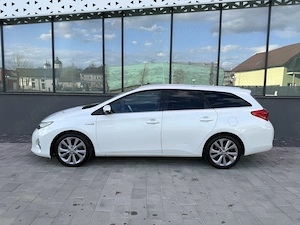 Toyota Auris 1.8 hibrid  - imagine 6