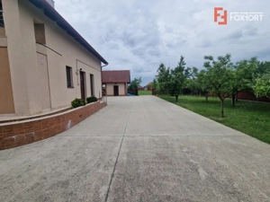 Casa individuala de vanzare cu 5 camere si teren de 2543 mp - Izvin - imagine 2