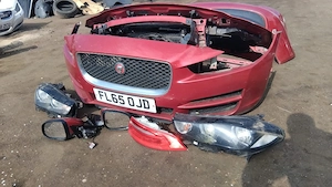 Bara fata Jaguar XE an 2015