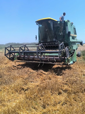 John Deere model 1075