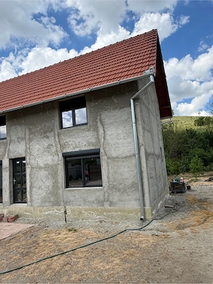 casa cu etaj din caramida in satul visag  - imagine 5