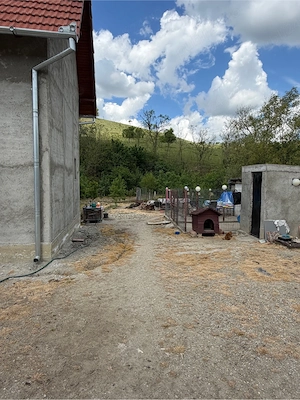 casa cu etaj din caramida in satul visag  - imagine 6