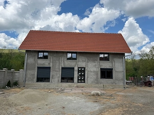 casa din caramida in satul visag 