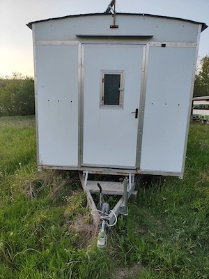 Pavilion Apicol 40 de stupi și remorca 28 de stupi 
