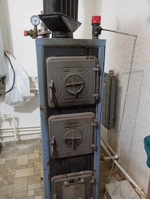 Vând cazan pt încălzire pe lemn 