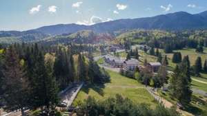 Poiana Brașov | teren cu panoramă largă către munți - imagine 2