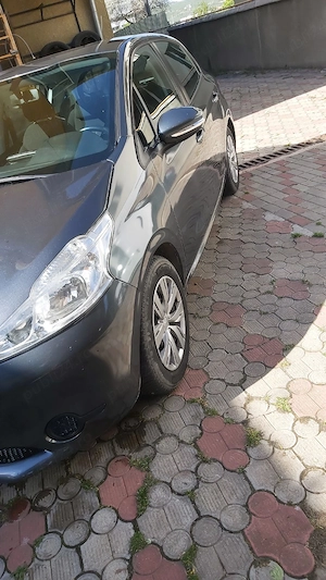 peugeot 208 1.4hdi,104000km,an 2014 - imagine 2