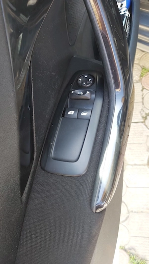 peugeot 208 1.4hdi,104000km,an 2014 - imagine 9