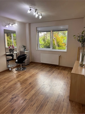 Camera 14 m2 in salon Braytim 